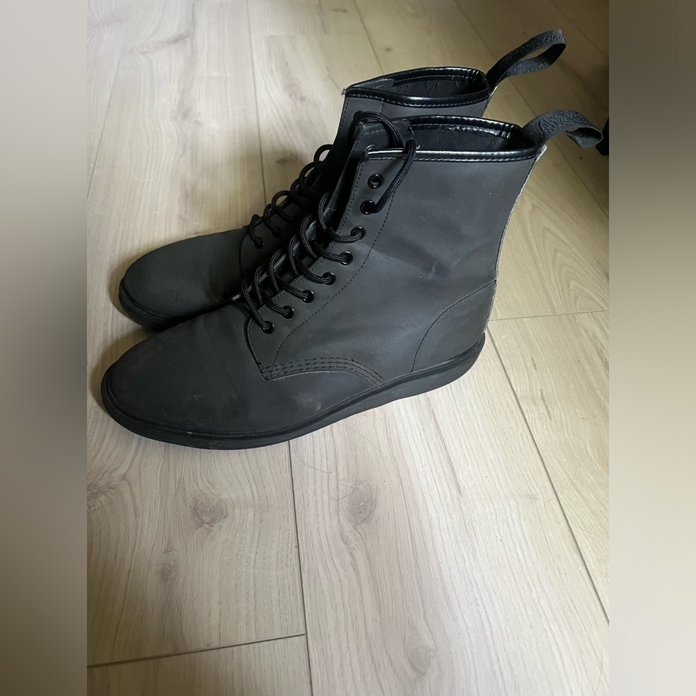 Dr. Martens Whiton Boots